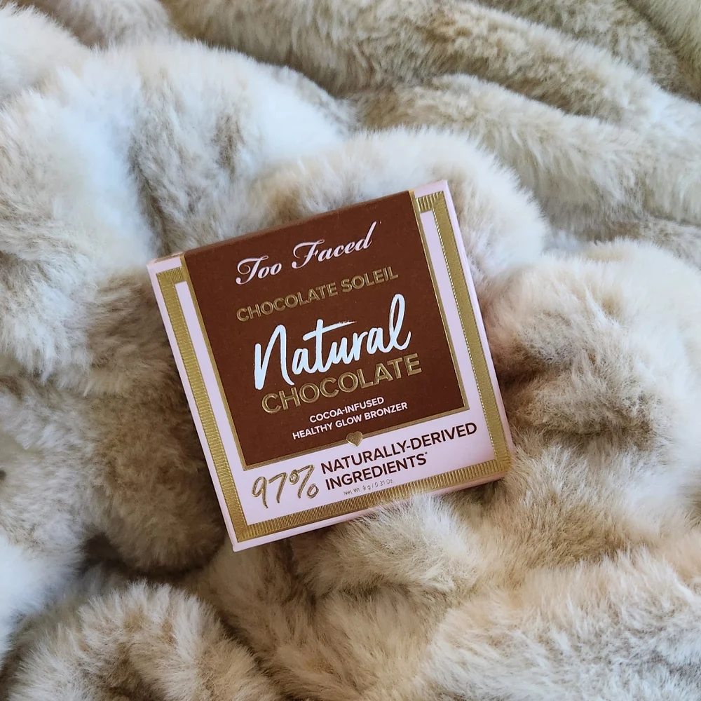 TOO FACED- Chocolate Soleil: Cocoa-Infused Healthy Glow Bronzer